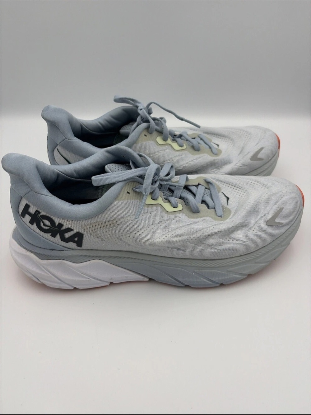 Hoka Arahi 6 Women's size 9.5B powder blue and White Running Sneakers